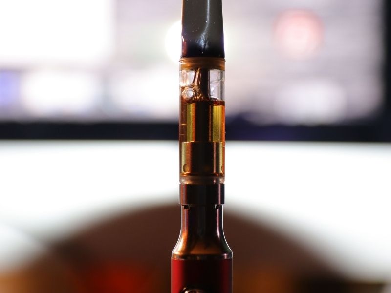 How to choose between live resin and distillate based on your tolerance